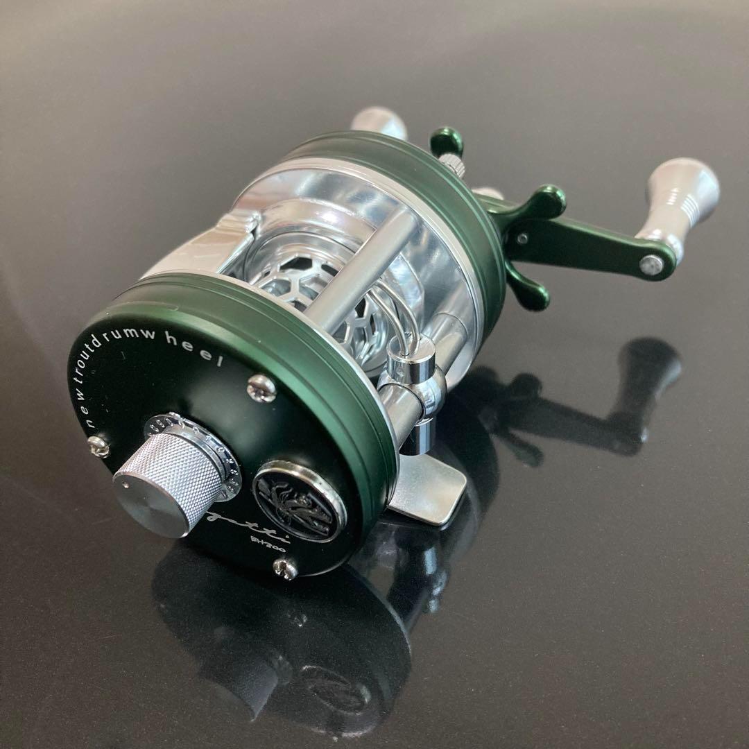 新品】渓流ベイトリール 丸型リール トラウト用 シルバー／グリーン