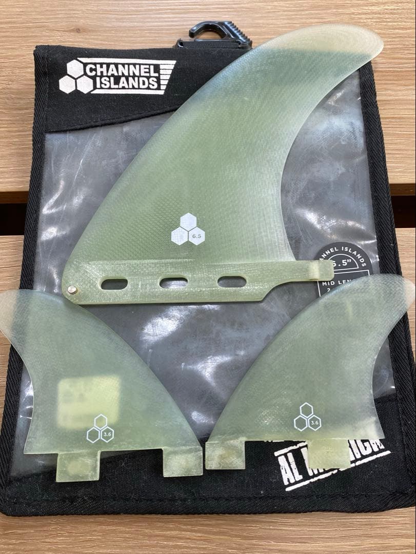 ⭐️手渡し限定Channel チャネルCI MID6'6 フィン、ケース付き - メルカリ