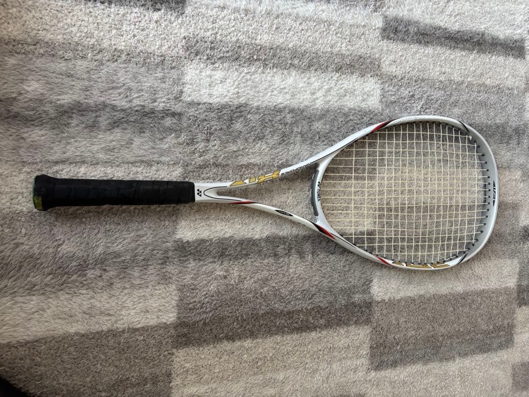 ヨネックス ナノフォース 8V REV ソフトテニスラケット　ホワイト 10周年の節目を迎えたNANOFORCE 8V REVから上質な新デザイン登場｜NEWS