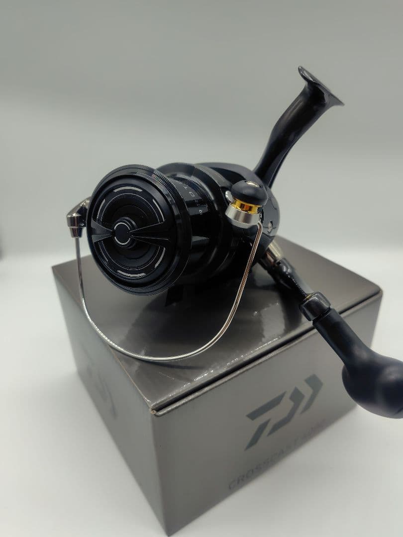 新品同様 ダイワ クロスキャスト 4000番 DAIWA（ダイワ） クロスキャスト 4000 遠投 カゴ 磯 サーフ 釣り