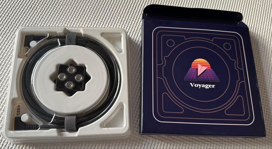 ZSA 分割キーボードVoyagerの Mountアクセサリ Get a Voyager | zsa.io