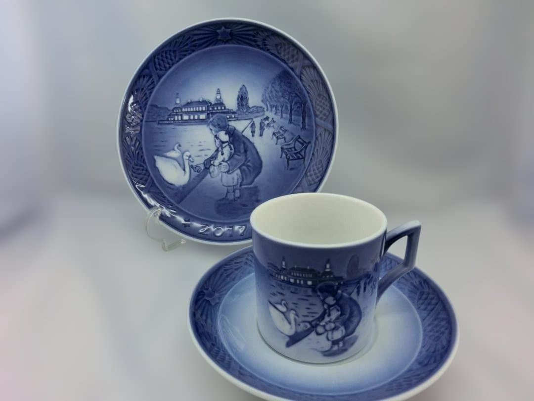 ロイヤルコペンハーゲン』2017年イヤープレート＆カップ＆ソーサー