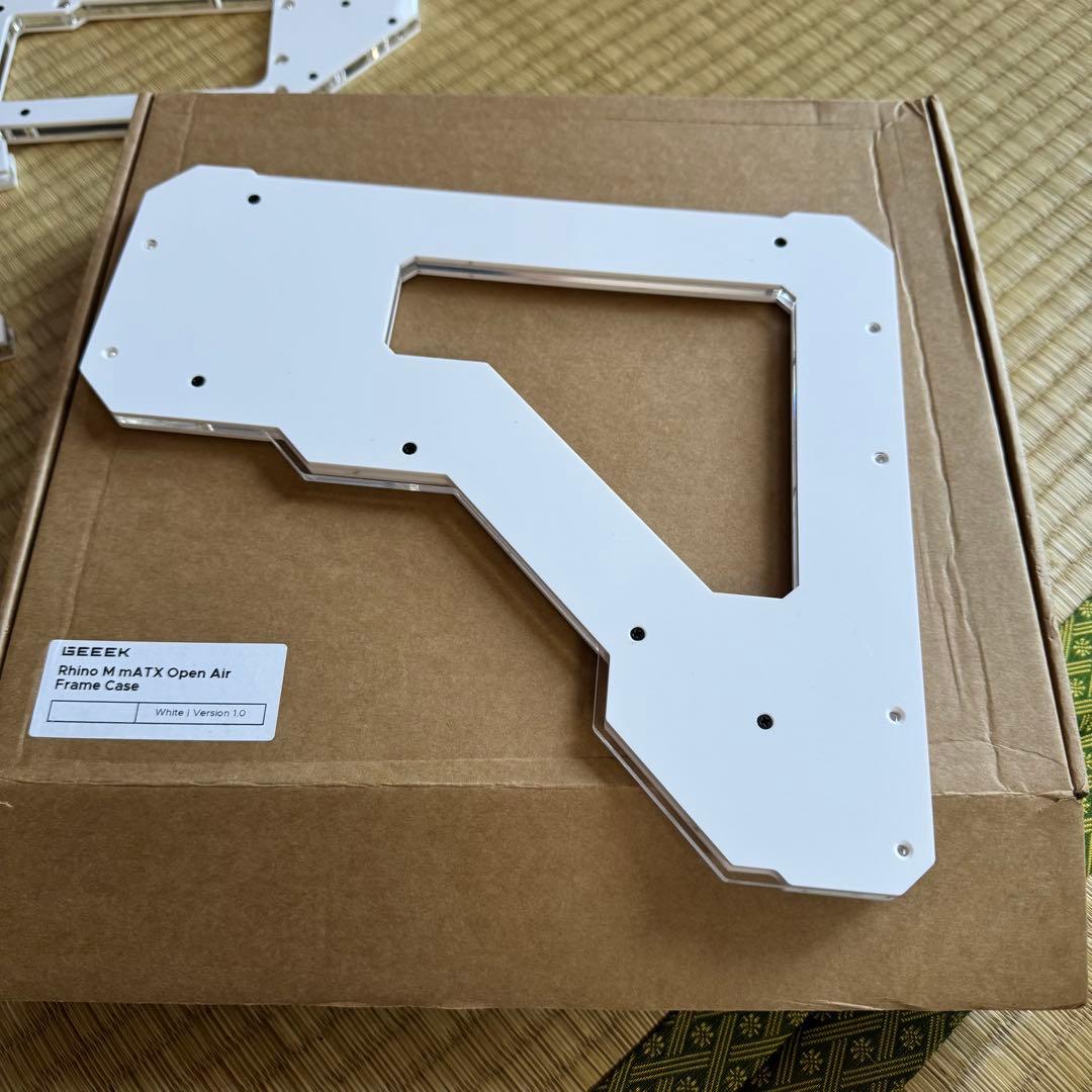 Geeek Rhino M mATX オープンエアケース ホワイト - メルカリ