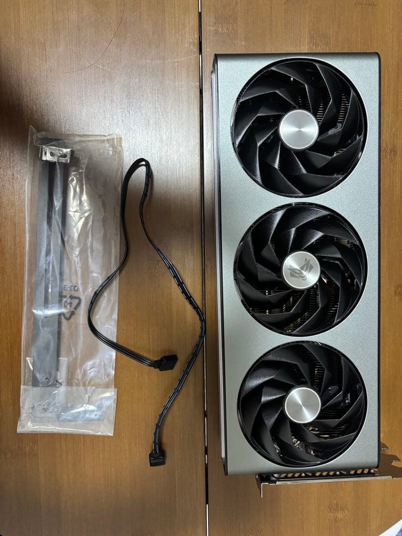 グラフィックボード・グラボ・ビデオカード NITRO+ Sapphire Radeon RX 7800 XT 16GB Amazon | SAPPHIRE NITRO+ Radeon RX 7800 XT GAMING OC 16GB GDDR6