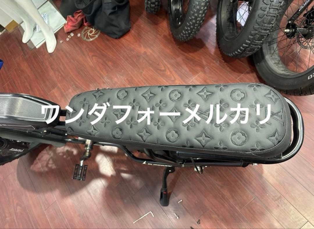 Super73カスタムシート(サイズ載せあり)、穴取り付け工事別途になり