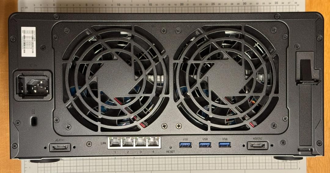 Synology NAS DS1817+(メモリ4GB増設済み)