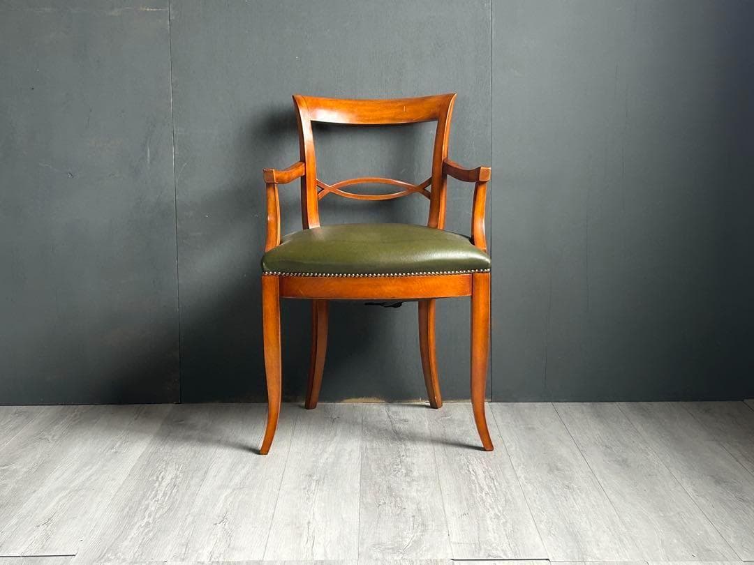 ヨーロピアン クラシック アームチェア リベット打ち イタリア ロココ