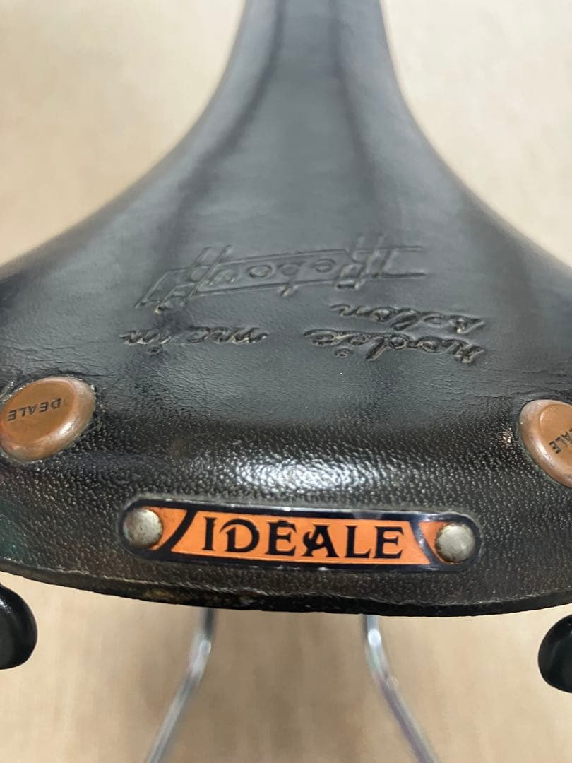 IDEALイデアル90 ルブールサイン入り アルミベース サドル フランス製