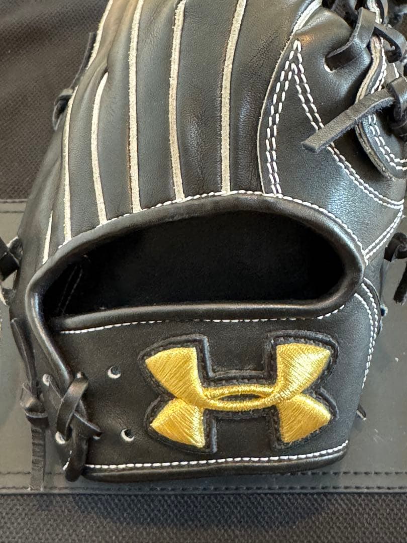 美品】アンダーアーマー 野球硬式グラブ 外野手用 黒 (1300671