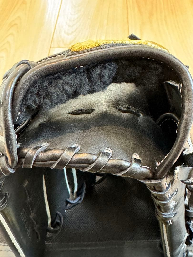 美品】アンダーアーマー 野球硬式グラブ 外野手用 黒 (1300671