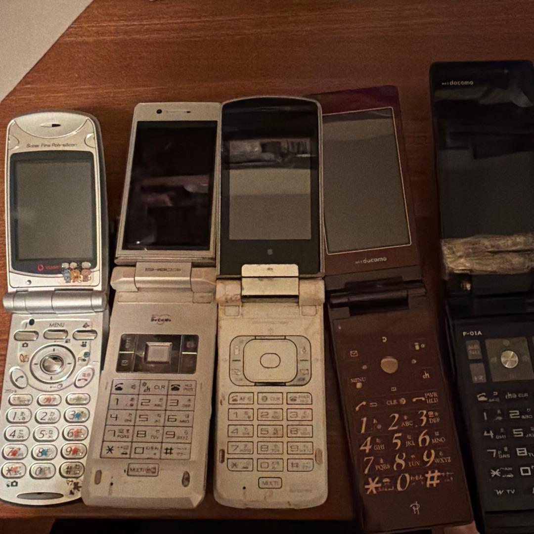 ジャンク】ガラケー 5機 まとめ売り - メルカリ