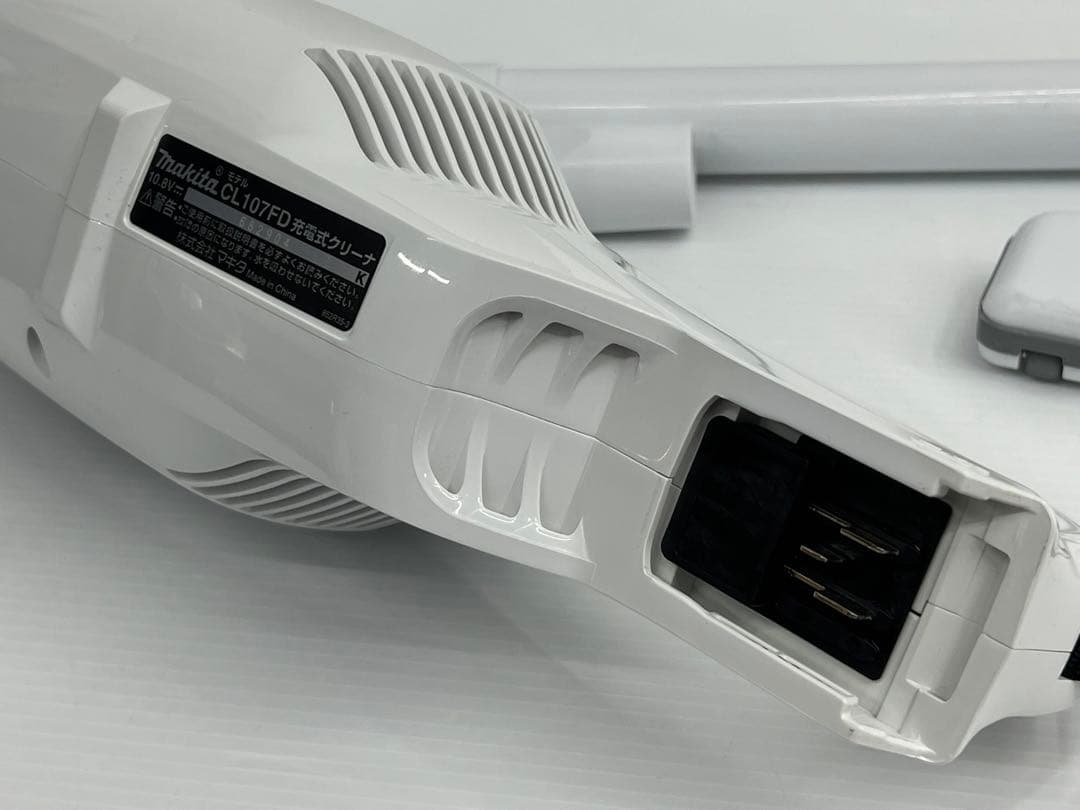 美品 makitaマキタ 掃除機 充電式クリーナCL107FD 本体 ホワイト