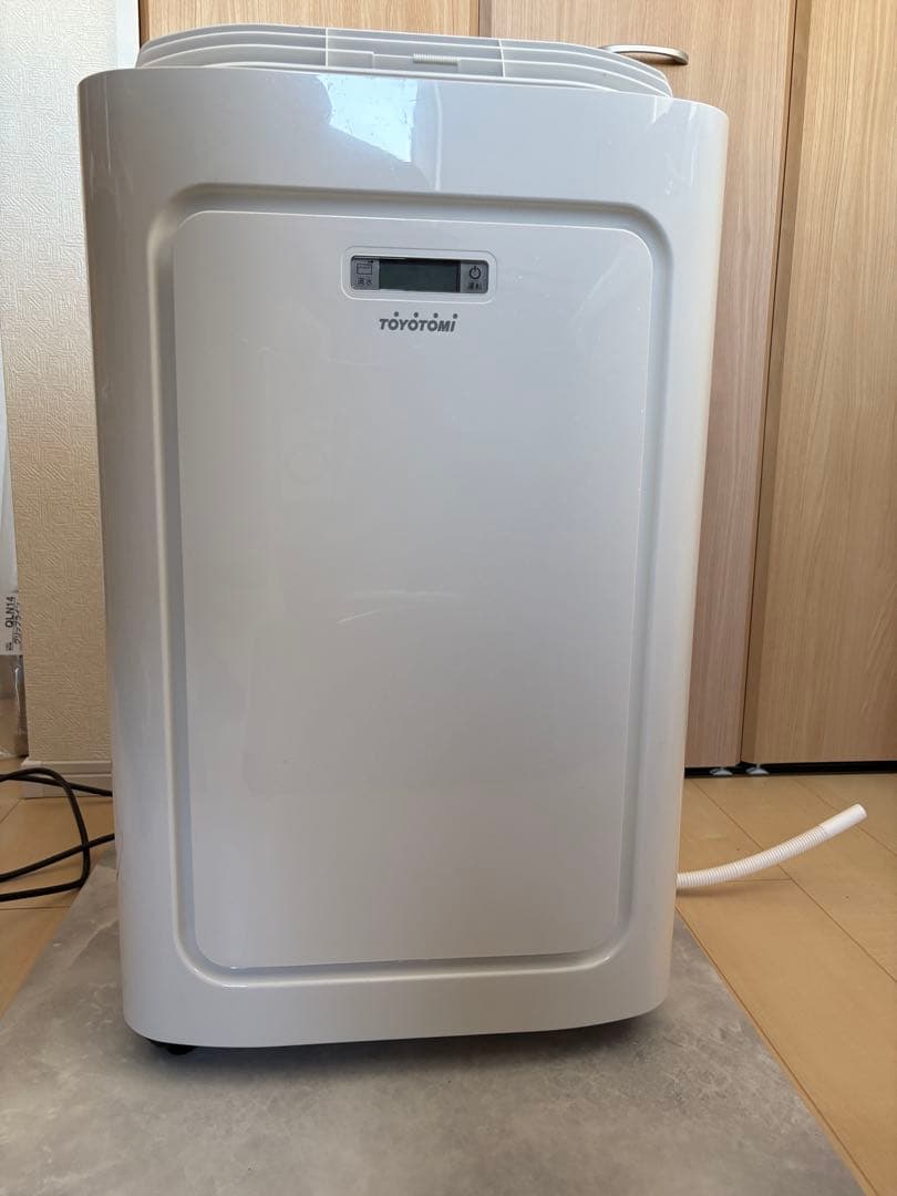 トヨトミ ポータブルエアコン TAD-221W スポットエアコン | トヨトミ-TOYOTOMI 公式サイト