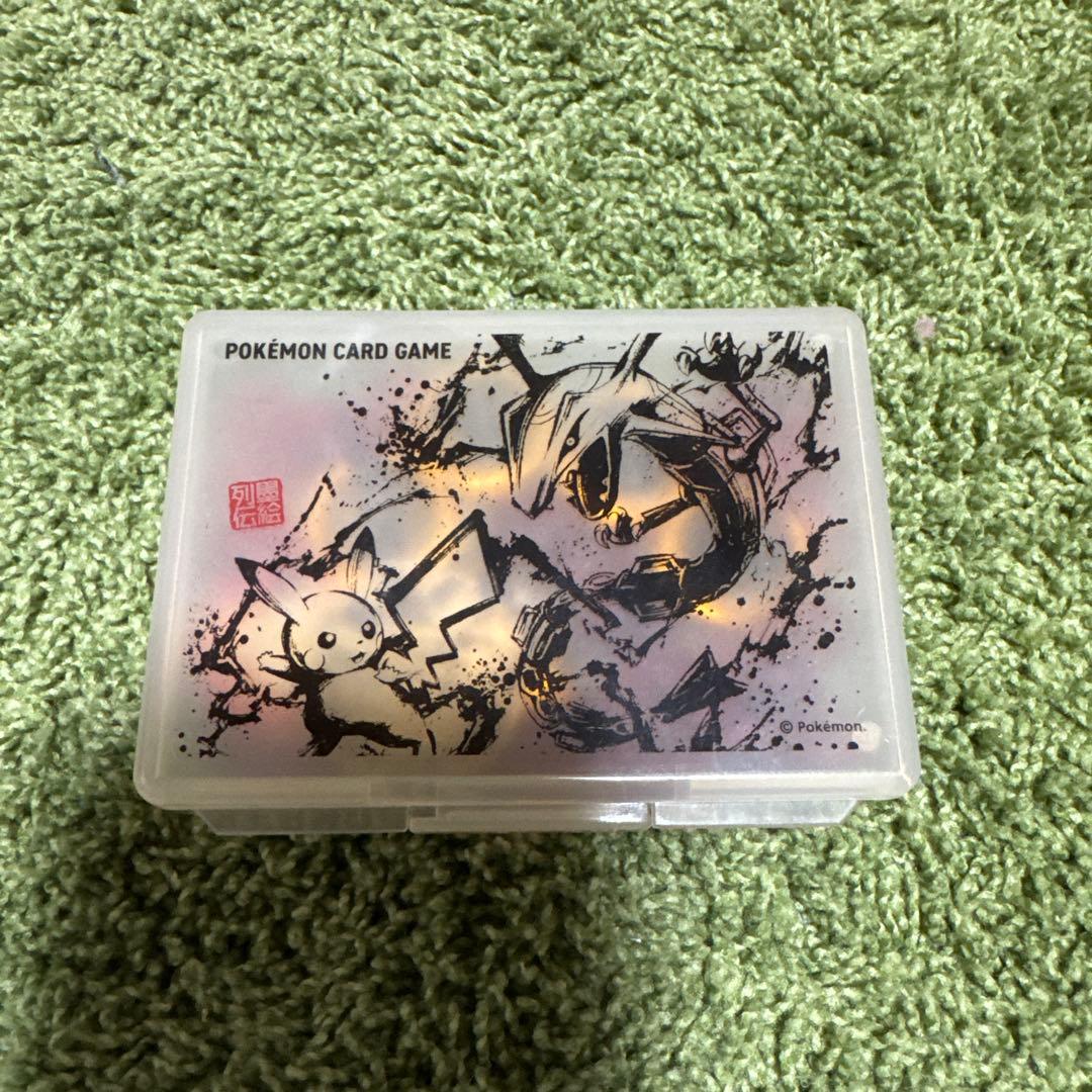 墨絵列伝 レックウザ ピカチュウ ダメカンケース - メルカリ
