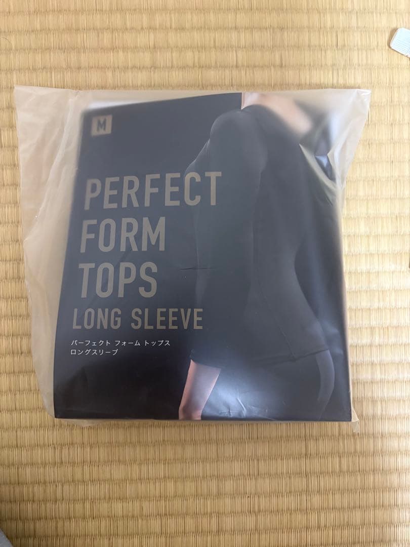 セール中！新品Rintosull PERFECT FORM TOPS 長袖 M Rintosull パーフェクトフォームトップスブラックM LAVA ピラティス