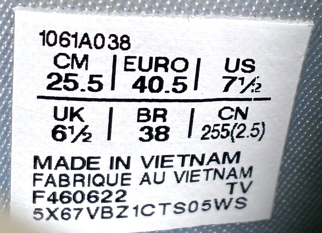 【新品】アシックス バスケットシューズ 1061A038 25.5cm ホワイト