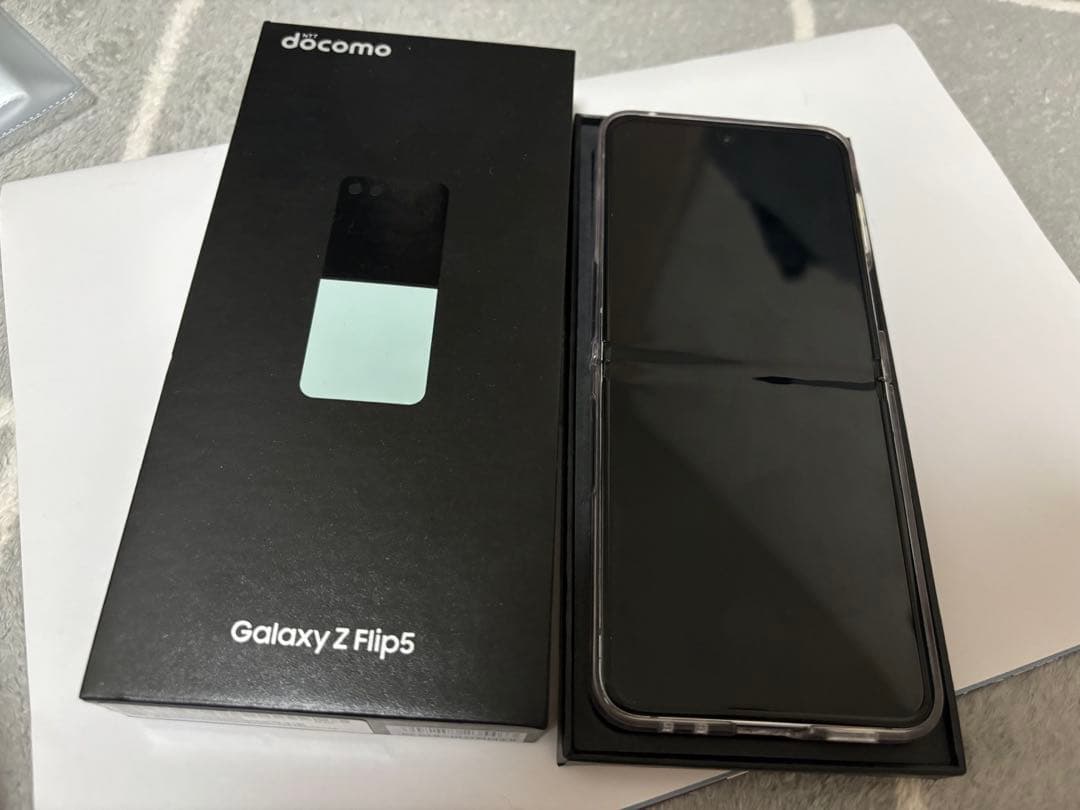 GalaxyZflip5 本体 ミント 日本 simフリー 日本版 docomo Galaxy Z Flip5 SCG23 ミント【RAM8GB/ROM256GB au版SIMフリー】|中古