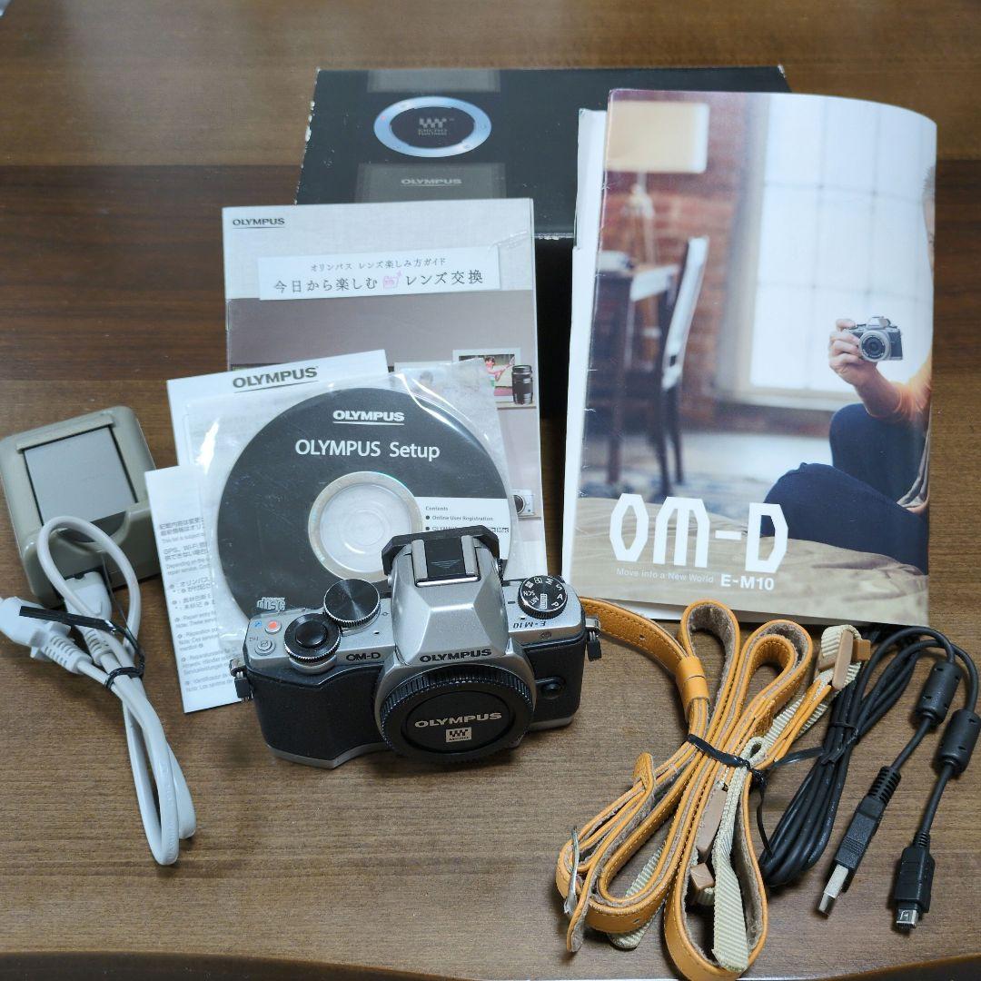 ショット数3194！OLYMPUS OM-D E-M10シルバーボディのみ - メルカリ