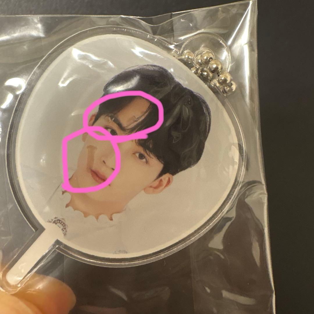 アクキー 缶バッジ ジョンハン⚠︎必ず説明文をご確認ください - メルカリ