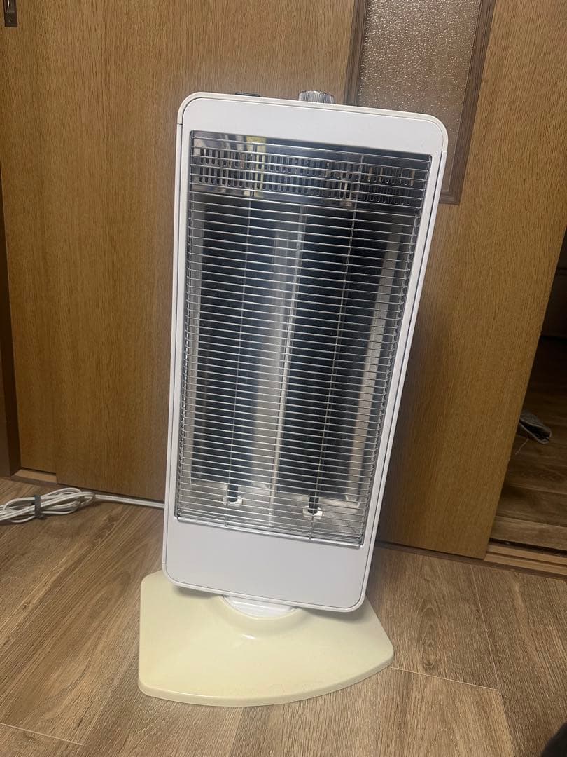 タワー型電気ヒーター ホワイト - メルカリ