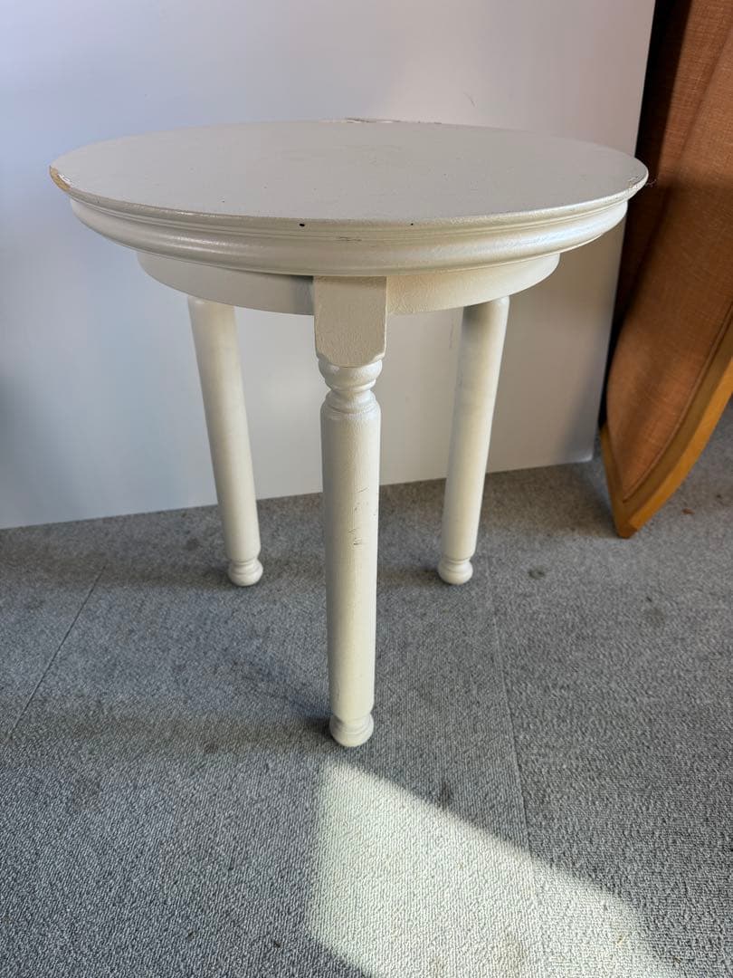 白塗装 木製 ラウンドサイドテーブル 3本脚 クラシック 花台 高さ調整可 サイドテーブル 直径43.5cm 完成品 マホガニー 天然木 ラッカー塗装