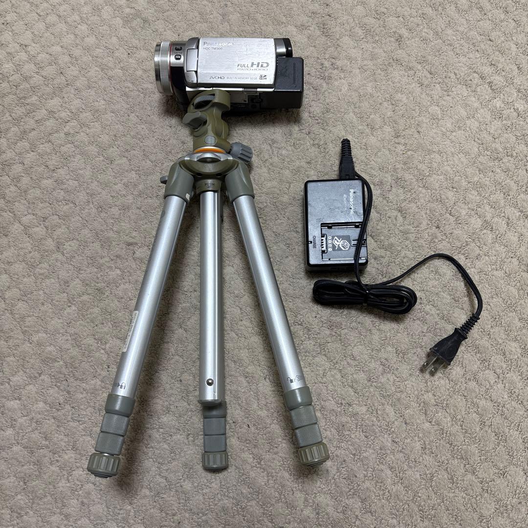 Panasonic HDC-TM300 ビデオカメラ 本体 三脚付き - メルカリ