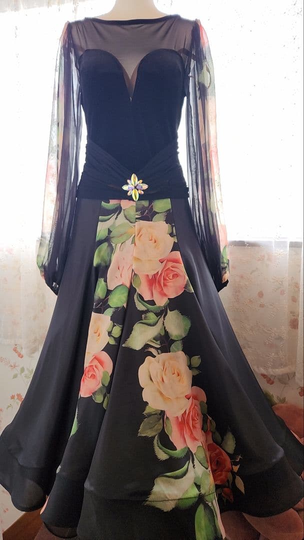 新品！！gentil 社交ダンスドレス 黒と花柄 エルサイズ - メルカリ