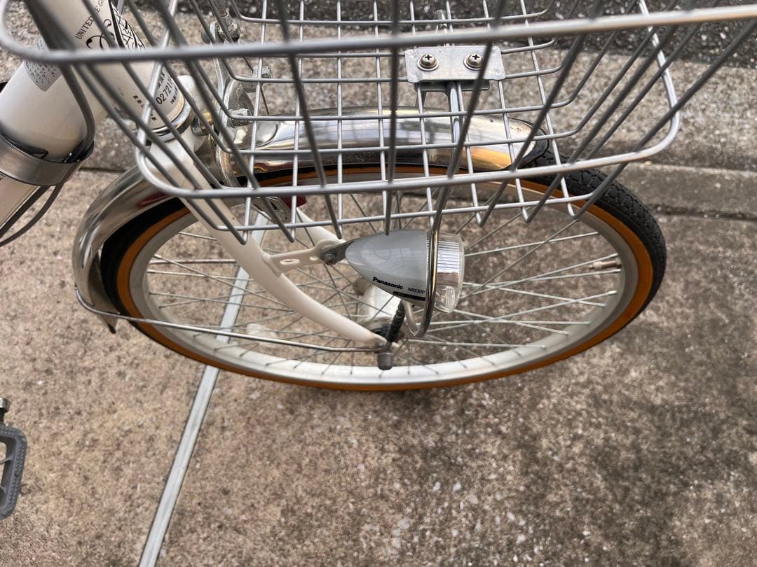 24インチ自転車(前面バスケット付) ホワイト