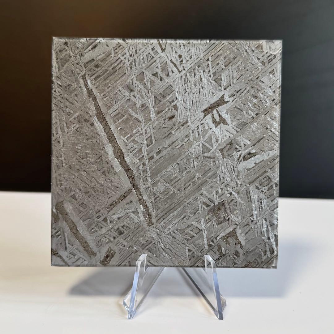 アルタイ隕石　高品質　標本　 396.2g メテオライト　立て付き 宇宙パワー