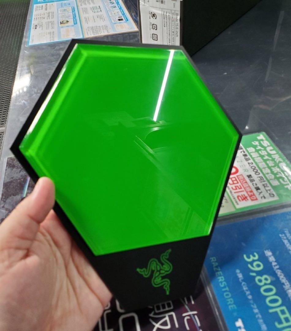 Razer ディスプレイ台　非売品　展示台 Razer Monitor Stand Chroma: スタイルと機能性の融合 | Razer 日本