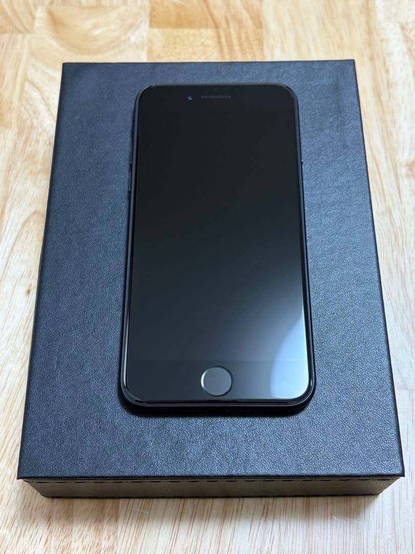 美品　iPhone SE 第二世代　③ Amazon | 【整備済み品】 Apple iPhone SE（第2世代） 64GB ホワイト