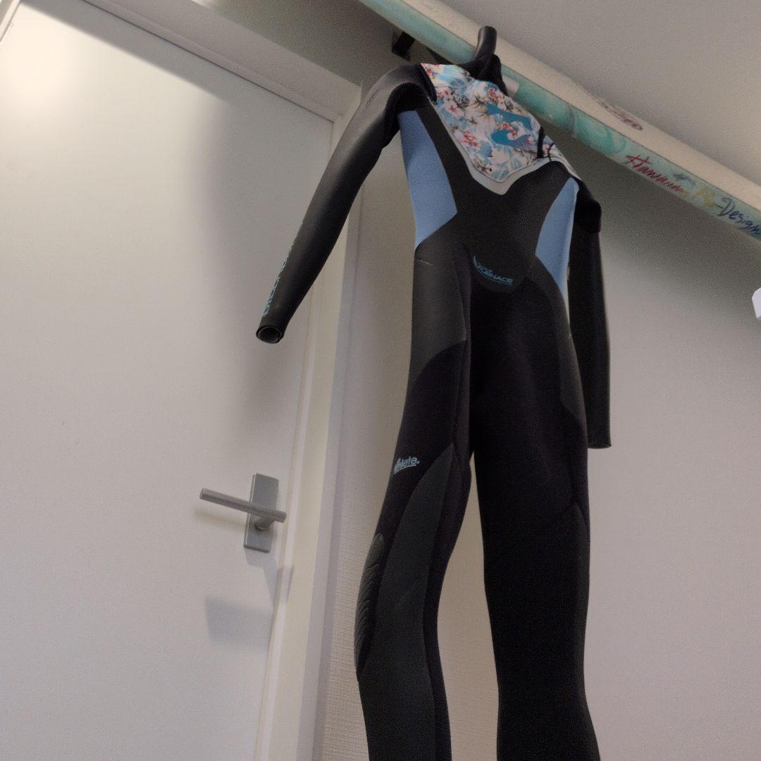 BILLABONG フルスーツ ブラック/ブルー/フラワーお値下げ中 BILLABONG（ビラボン） 25-26 BILLABONG セミドライ ウェットスーツ