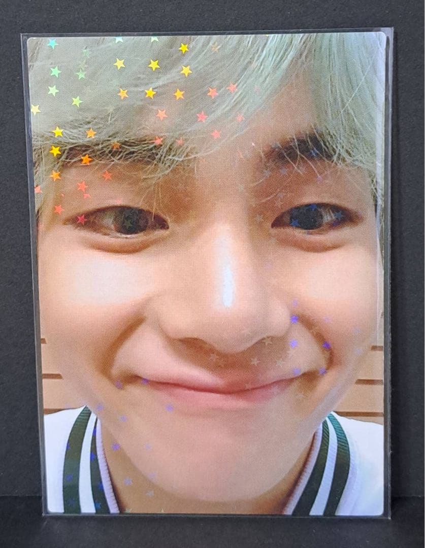 値下げ　BTS  V  テテ  FC 継続 更新 ホログラム  トレカ 公式 値下げ】BTS JAPAN OFFICIAL FC継続 更新特典フォト V - メルカリ