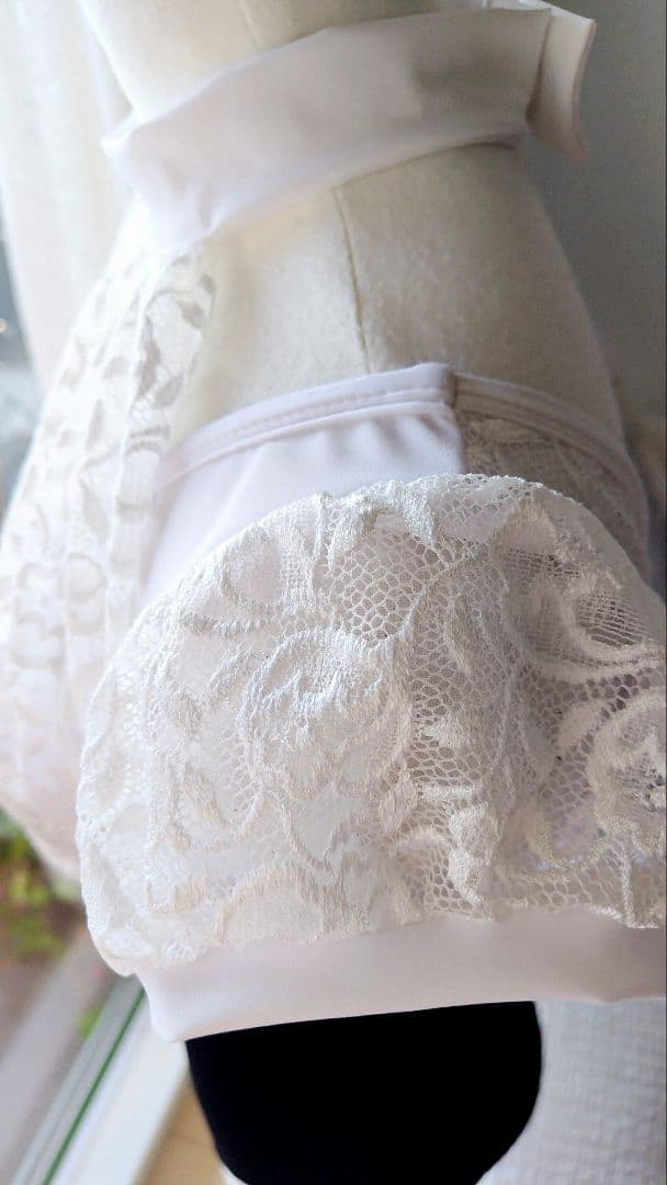 S～Mサイズ／チューリップ柄レースの胸元ギャザーが豪華な娘役レオタード白黒