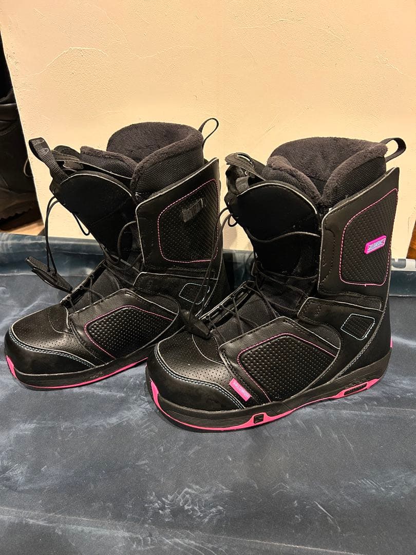 Salomon スノーボードブーツ ブラック/ピンク - メルカリ