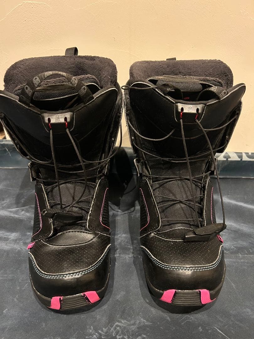 Salomon スノーボードブーツ ブラック/ピンク - メルカリ