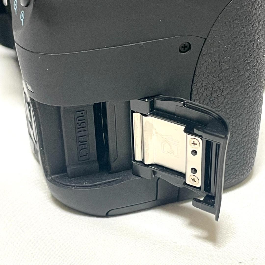 動く被写体を捉える❣️ Canon EOS Kiss X8i Wズームレンズ - メルカリ