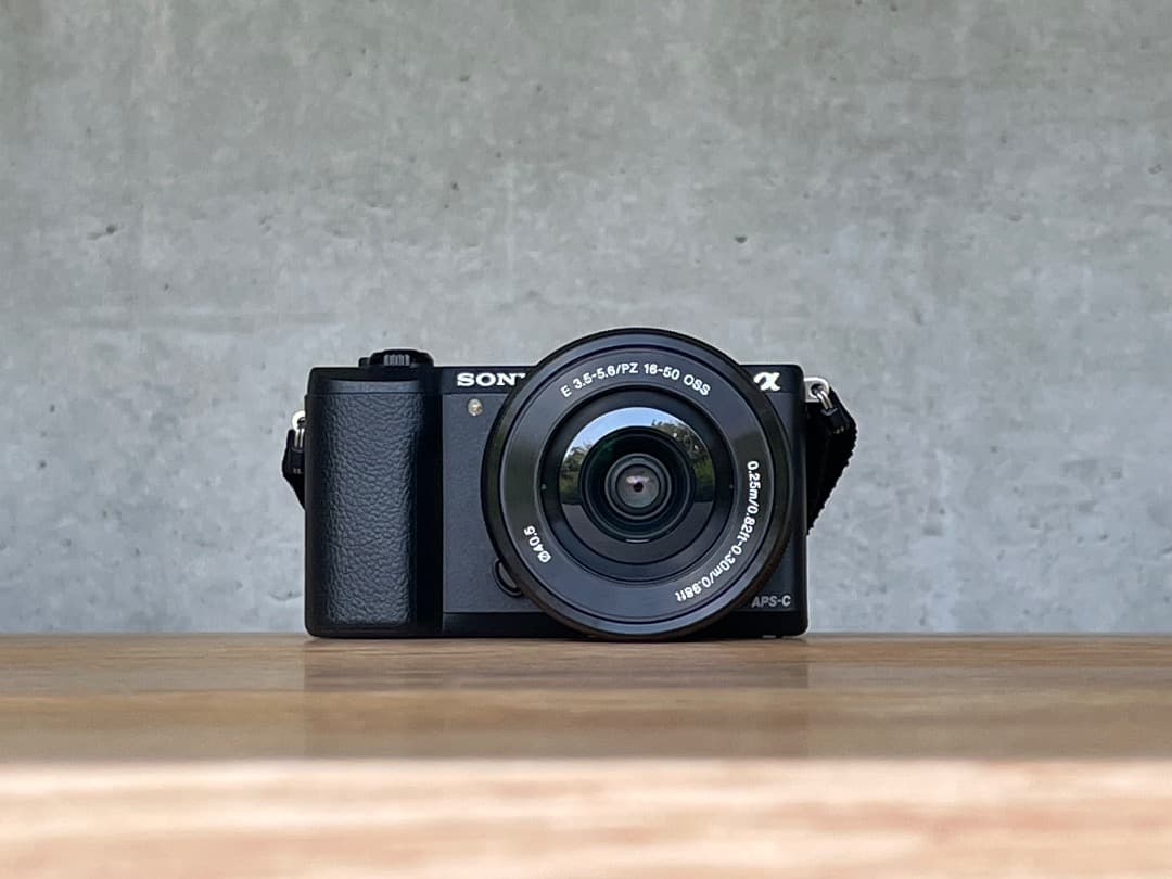 新品　SONY α5100 ソニー ミラーレス一眼 ズームレンズキット Amazon | SONY(ソニー) ミラーレス一眼 α5100 パワーズームレンズ