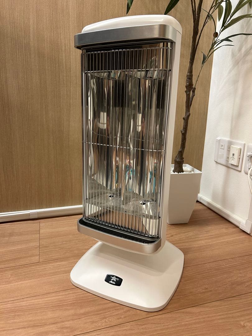 【美品】アラジン CAH-2G10E グラファイトヒーター 2022年製 白 グラファイトヒーター 遠赤外線 1000W CAH-2G10E Aladdin | 山善