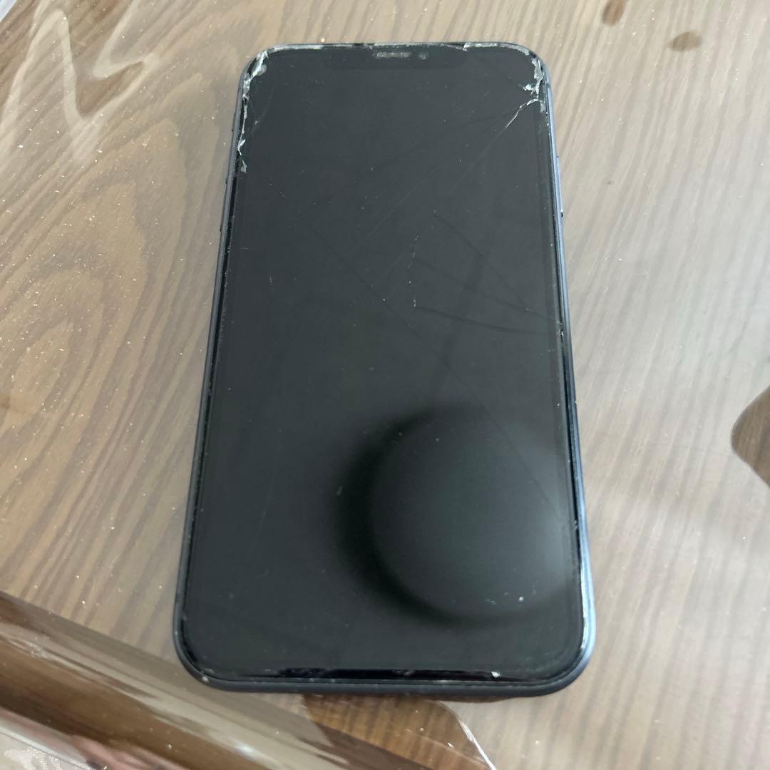 Apple iPhone 11 ブラック 画面ひび割れあり