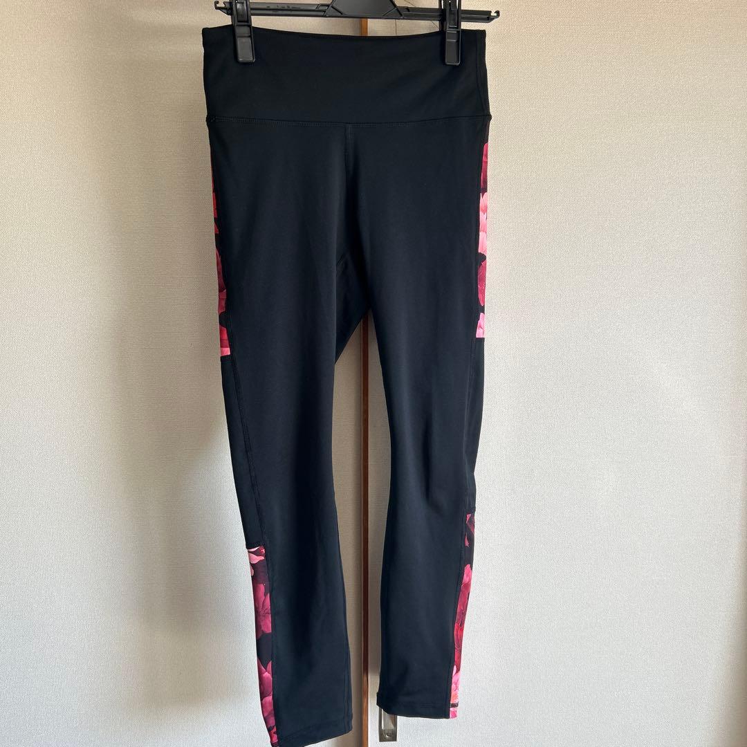 FREDDY】フレディ フィットネス レギンス（ボタニカル柄・Sサイズ