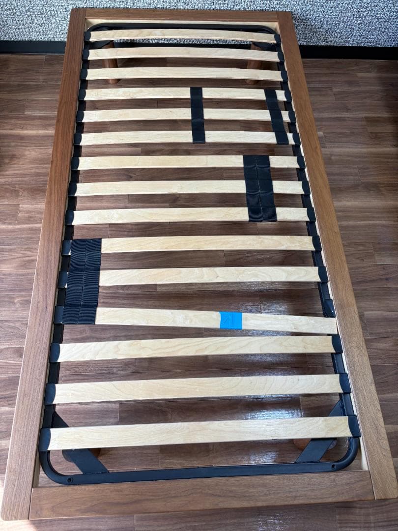 無印良品 木製シングルベッドフレーム (1本割れており特価販売) - メルカリ