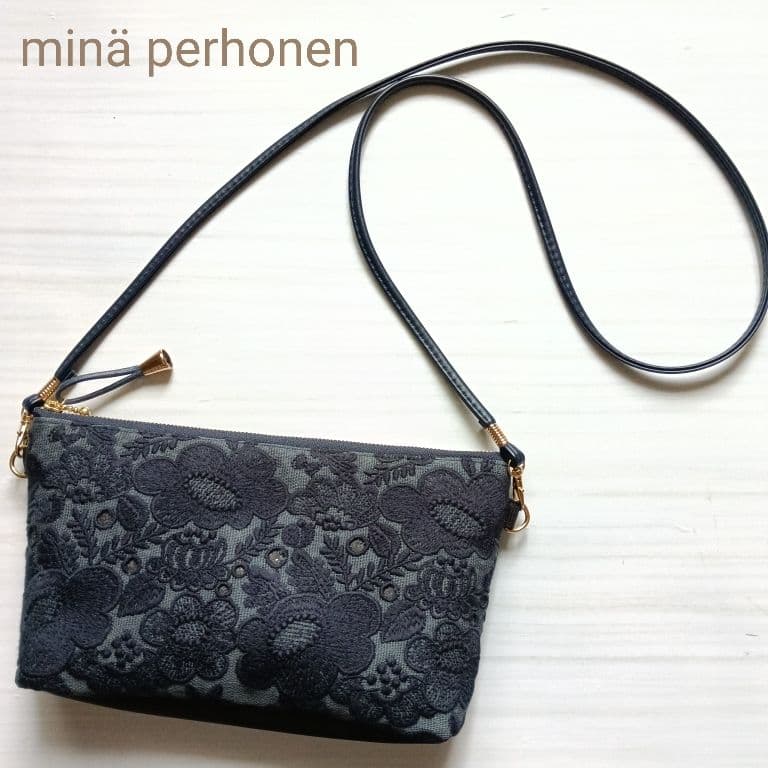 ミナペルホネン スマホゆったりポシェット スマイルフラワー