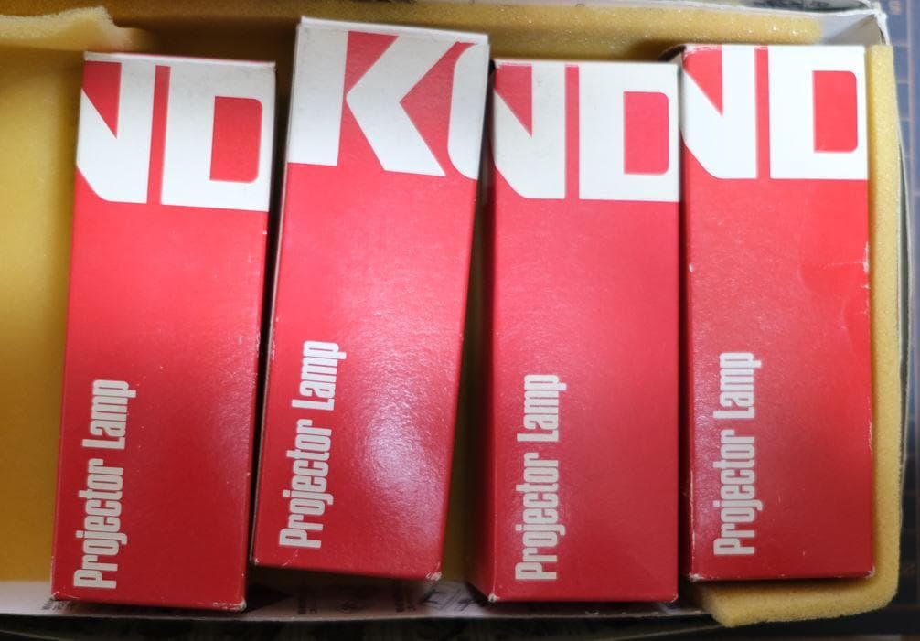 映写機 の ランプ 4本