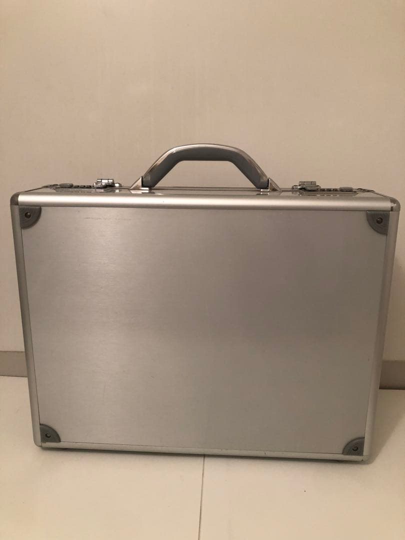 007シリーズ DVD 24枚セットアルミケースムック本付き美品 - メルカリ