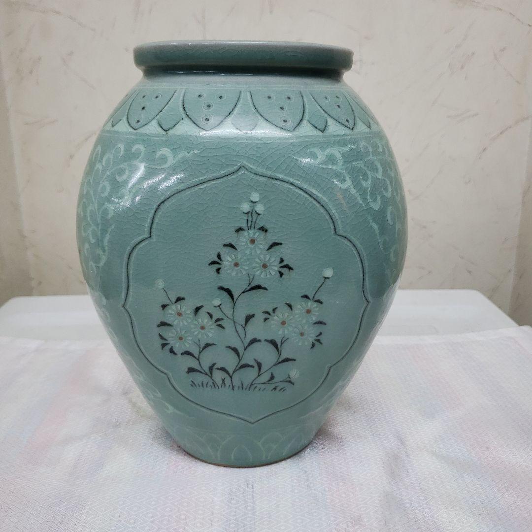 Ｂフライデー蔵出し特価青緑色の花瓶 陶器製作家物高さ21cm幅15cm×13cm 楽天市場】竜泉窯 天竜寺青磁瓢箪型牡丹文瓶 高さ約31cm 壺 中国 美術