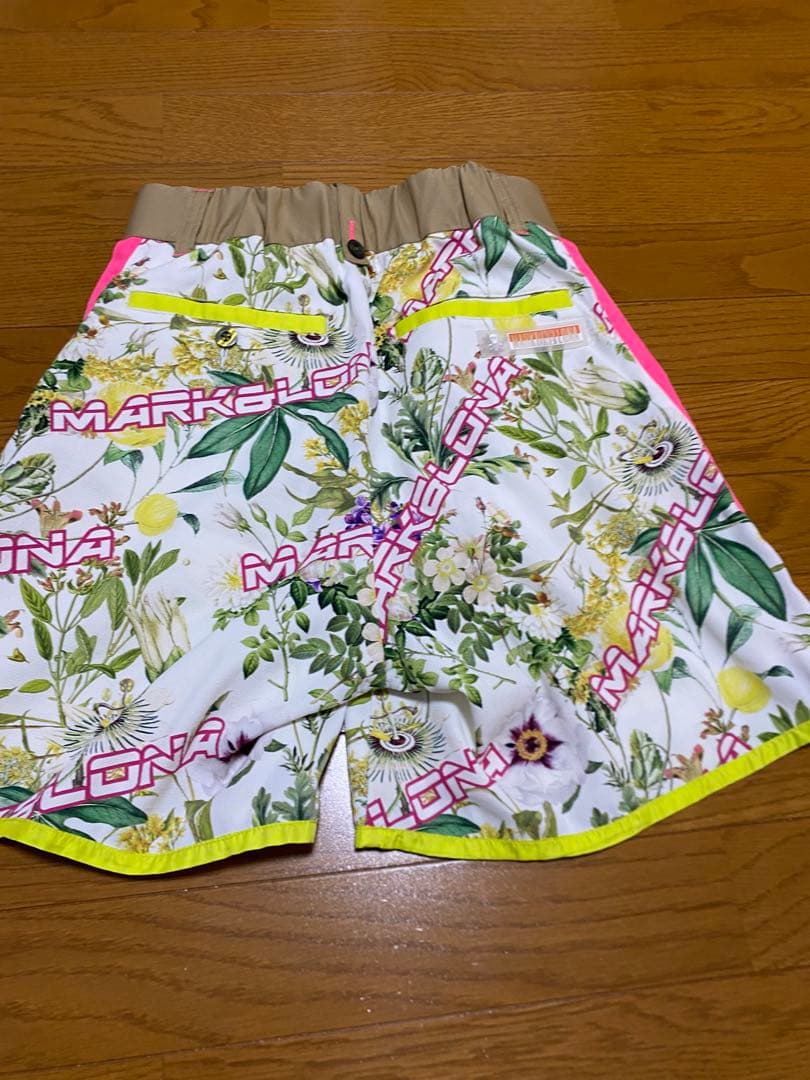 極美品MARK & LONA マークアンドロナ ショーツ 花柄 M 38 - メルカリ