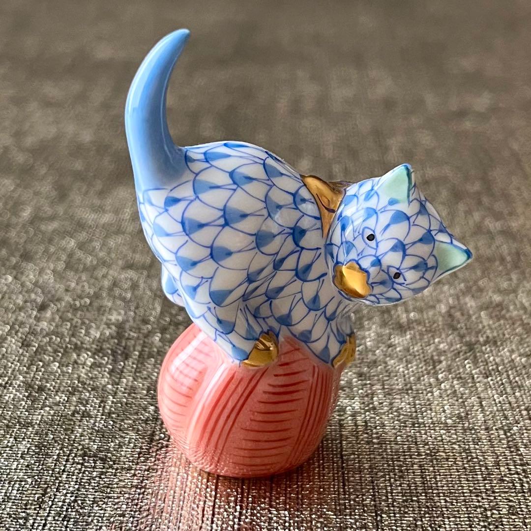 ヘレンド フィギュリン ネコ 玉乗り猫 ブルー 陶磁器 金彩 置物 工芸品 ヘレンド フィギュリン ネコ 玉乗り猫 ブルー 陶磁器 金彩 置物 工芸品