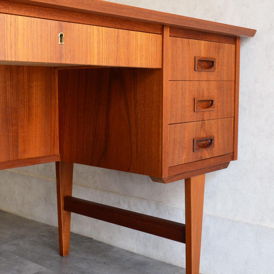 シロップ様専用デンマーク 北欧ヴィンテージ チーク デスク 鍵付 北欧