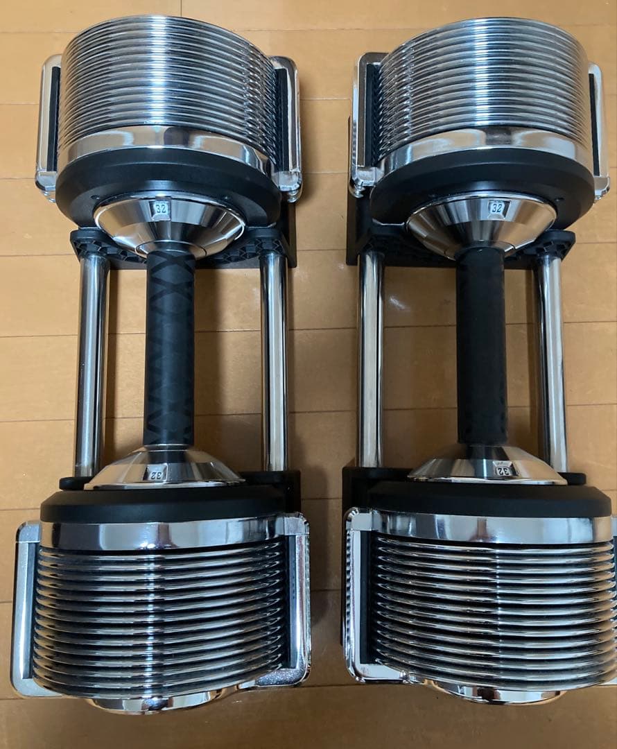 【引取り限定】可変式ダンベル シルバー Lysin ライシン 32k 2個セット レビュー投稿で2年保証） ライシン ヘリックスミラー 1kg刻み 32kg 2個